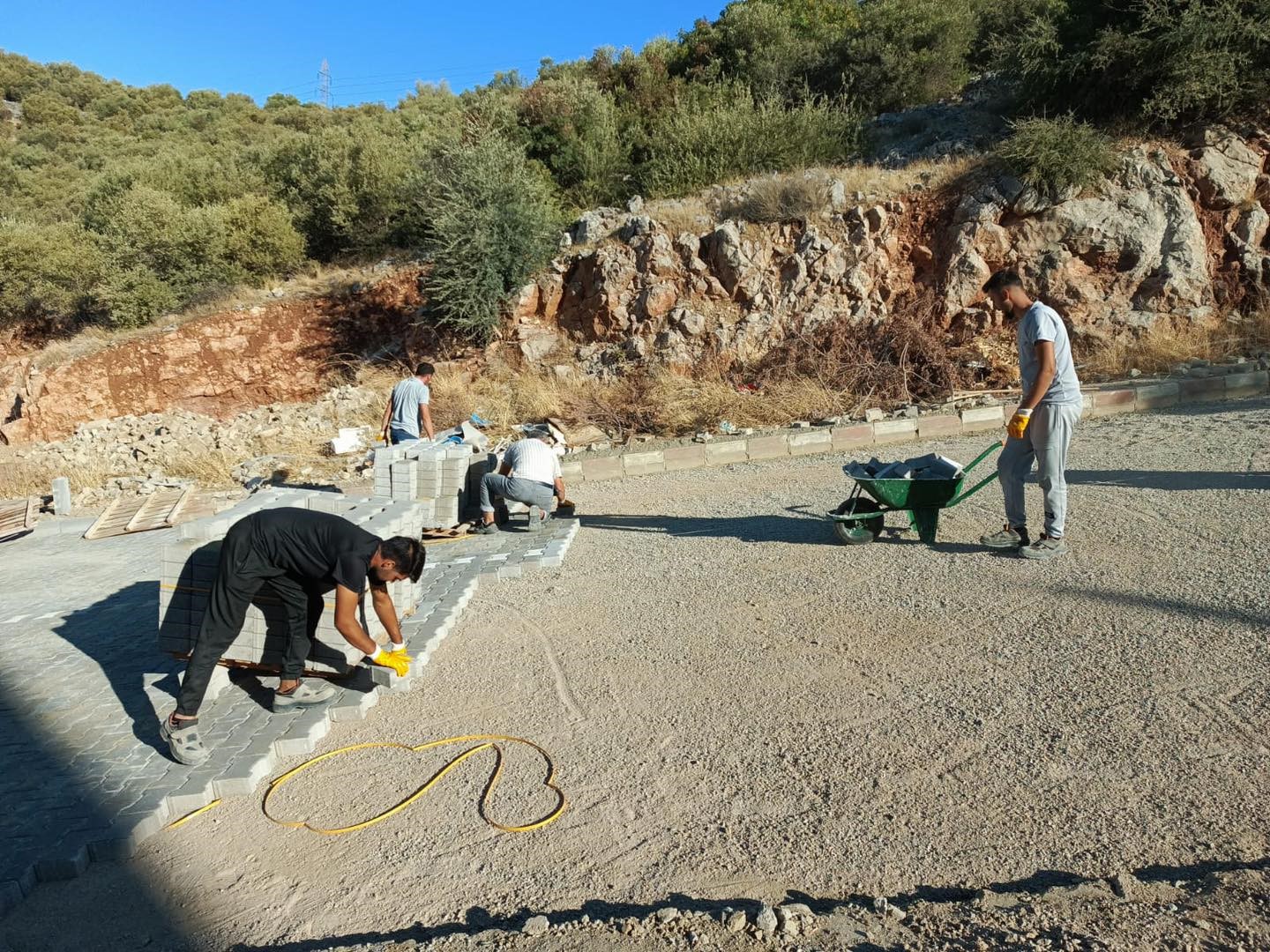 Edremit Belediyesi’nden yol düzenleme çalışmaları
