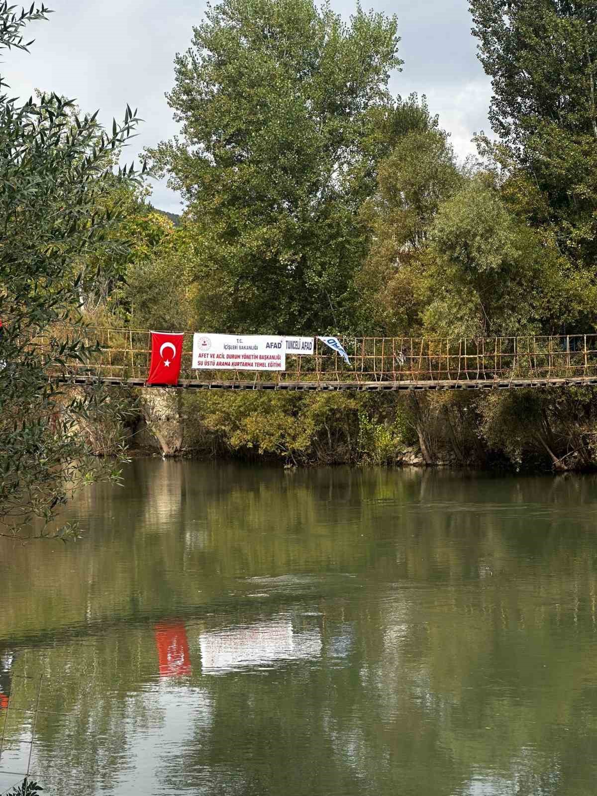 Tunceli’de su üstü kurtarma eğitimi
