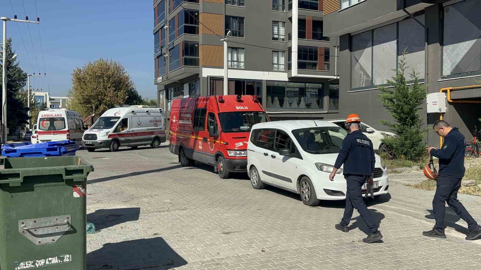 2 işçi alüminyum levha altında kaldı
