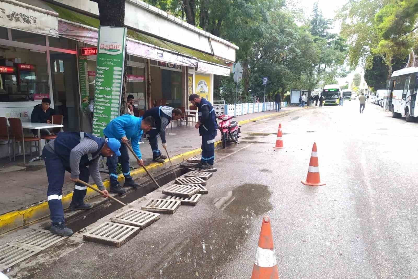 Ani yağışlara karşı mazgal ve menfez temizliği
