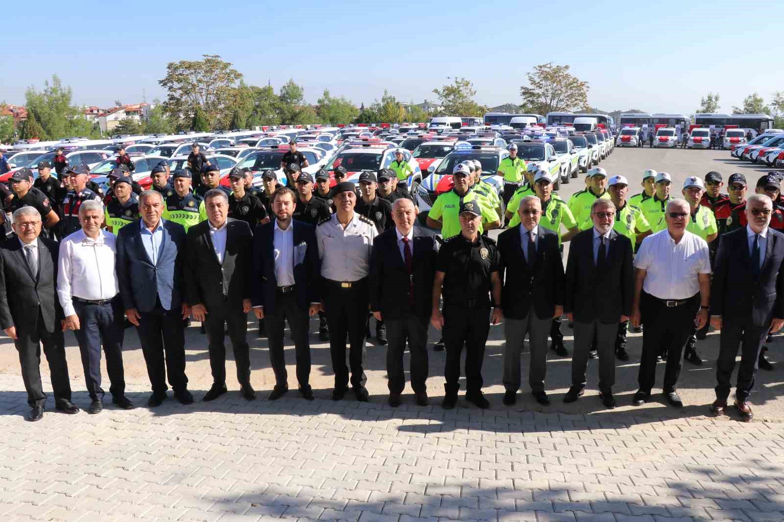 Denizli’de jandarma ve polisin 141 yeni aracı hizmete alındı
