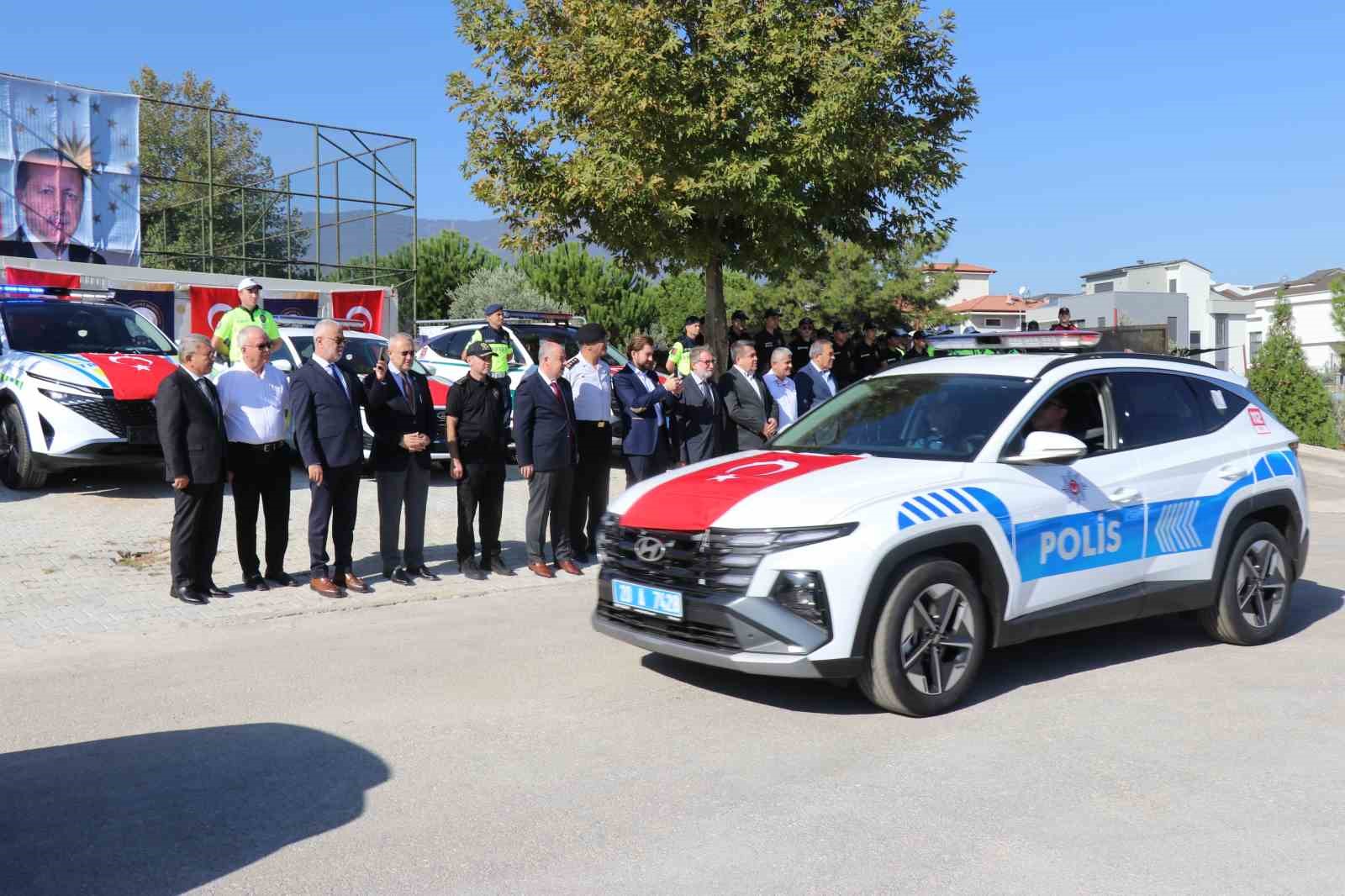 Denizli’de jandarma ve polisin 141 yeni aracı hizmete alındı
