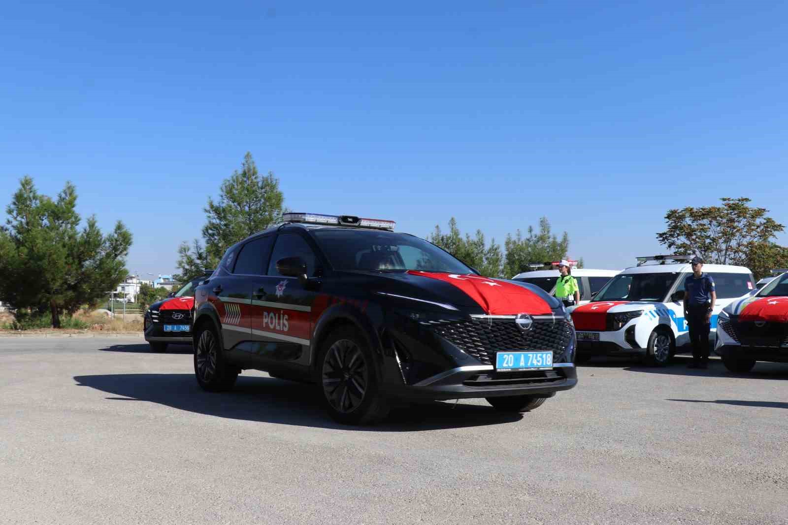 Denizli’de jandarma ve polisin 141 yeni aracı hizmete alındı
