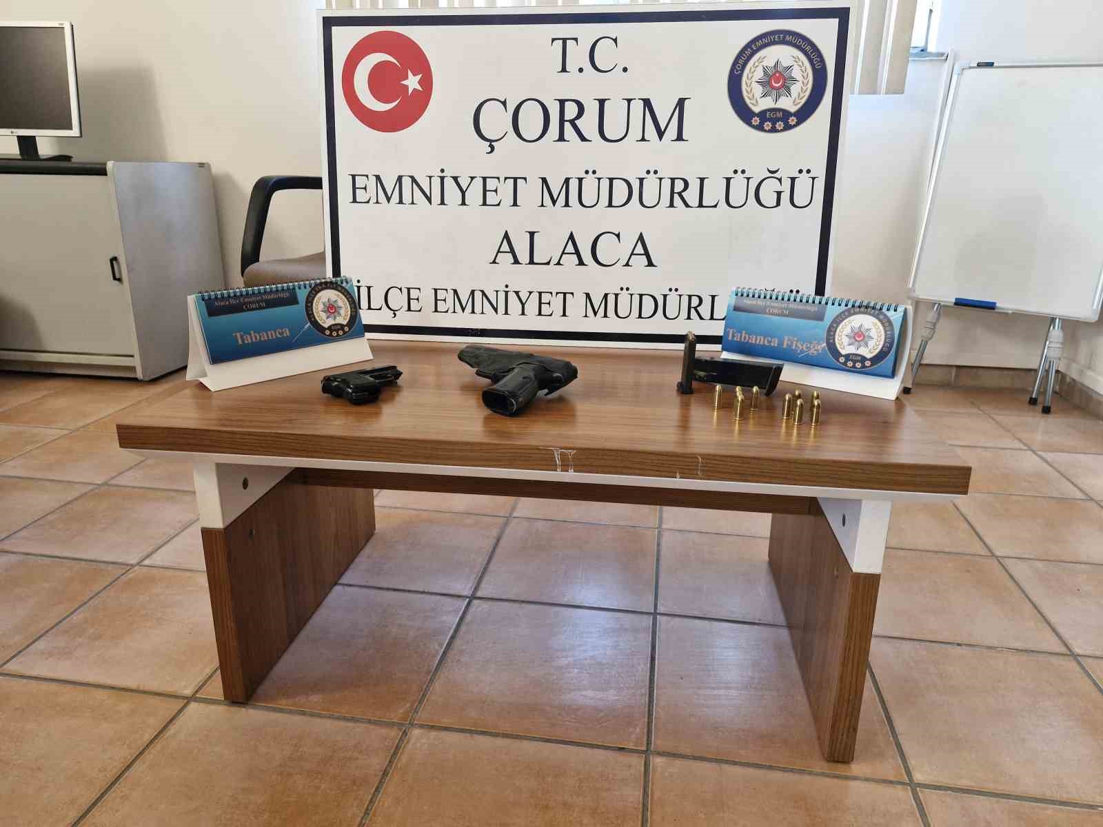 Silahlı saldırgan saklandığı evde yakalandı
