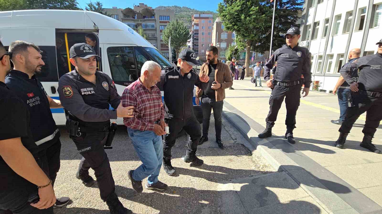 Cinayetle sonuçlanan konut satışı kavgasında 3 kişi adliyeye sevk edildi
