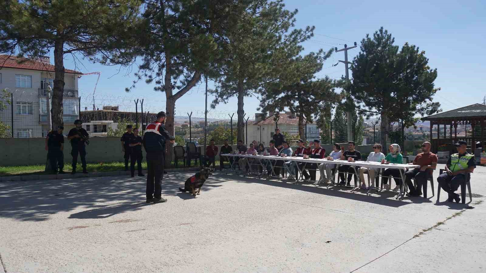 Akyurt İlçe Jandarma Komutanlığı, Engelsiz Yaşam Merkezi öğrencilerini ağırladı
