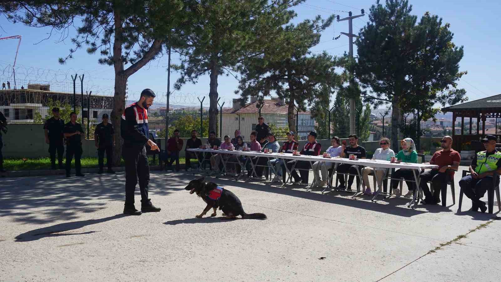 Akyurt İlçe Jandarma Komutanlığı, Engelsiz Yaşam Merkezi öğrencilerini ağırladı
