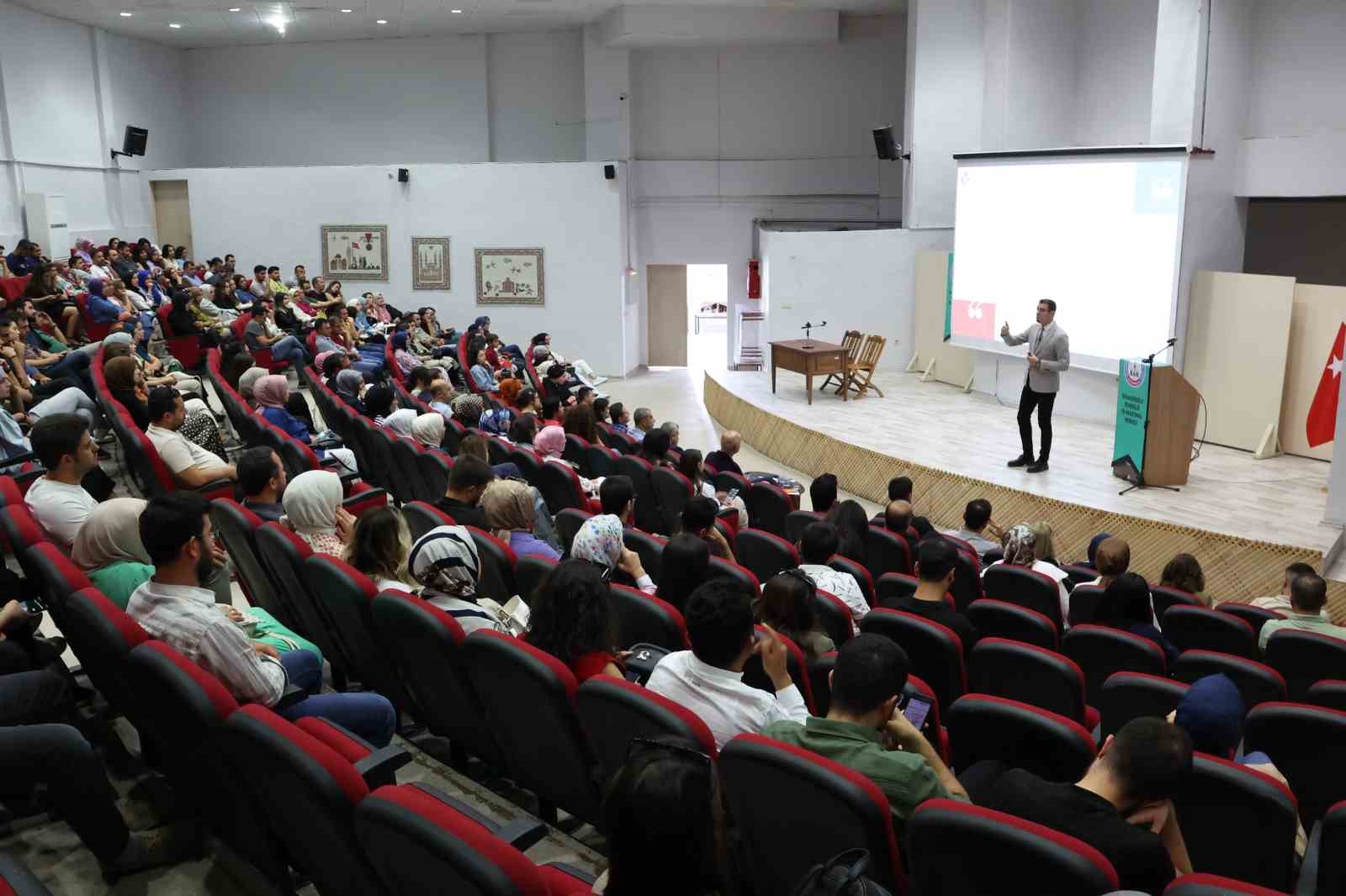 HKÜ’den ‘Birlikte Yeniden Yeşermek’ konferansı
