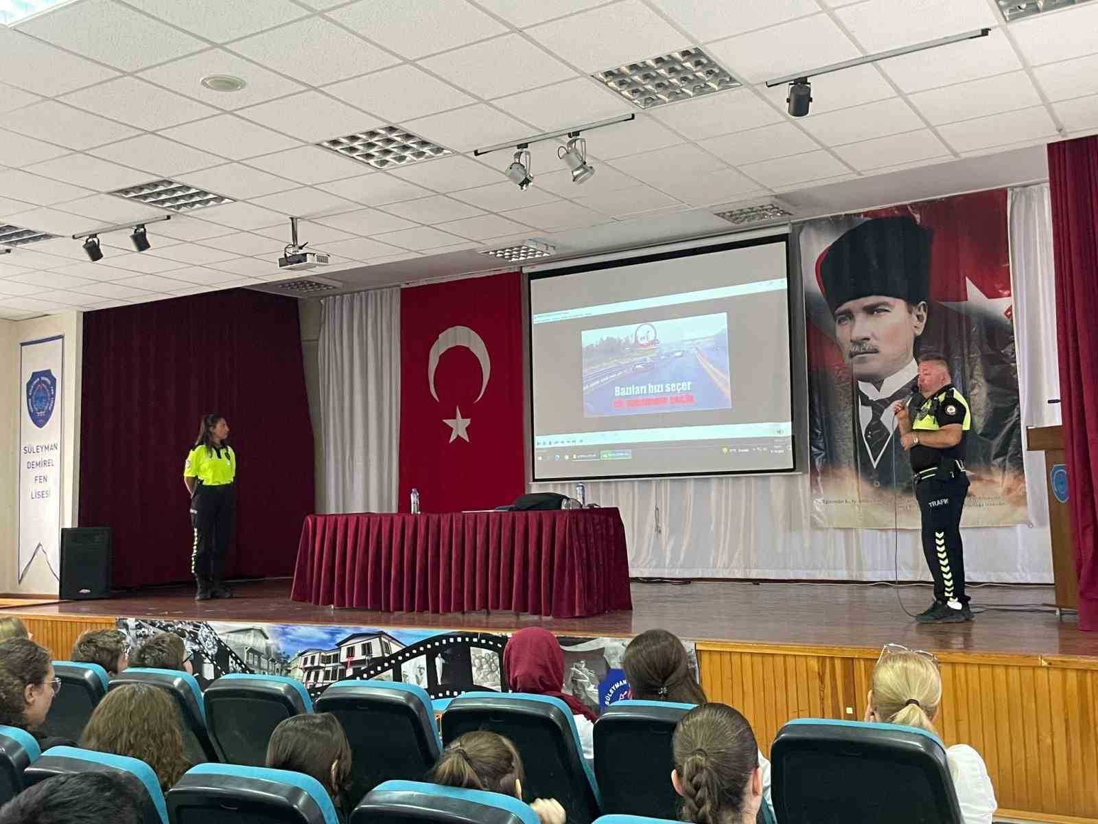 Edirne’de öğrencilere trafik güvenliği eğitimi verildi
