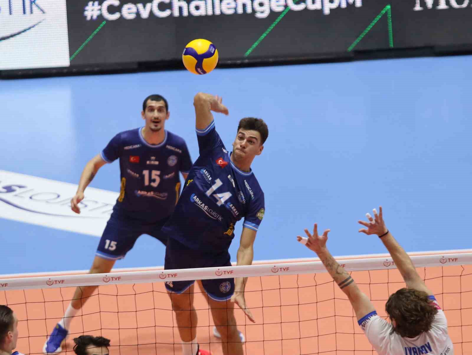 CEV Challenge Cup: Arkas Spor: 1 - Akaa Volley: 3
