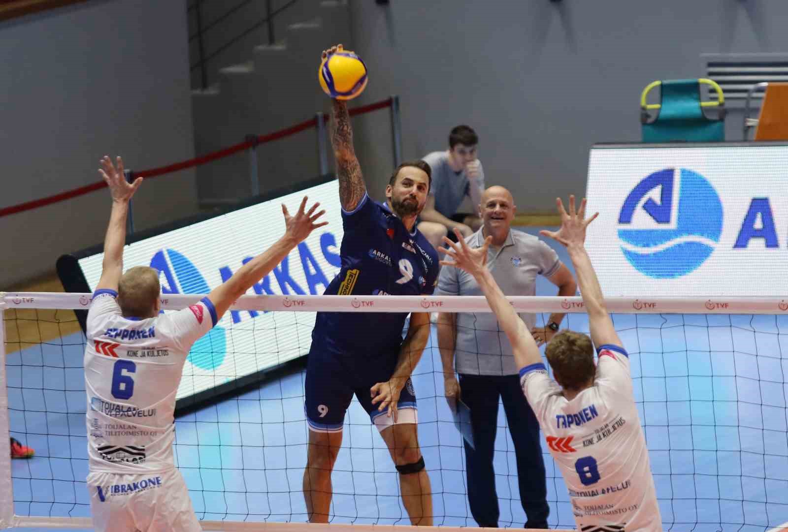 CEV Challenge Cup: Arkas Spor: 1 - Akaa Volley: 3
