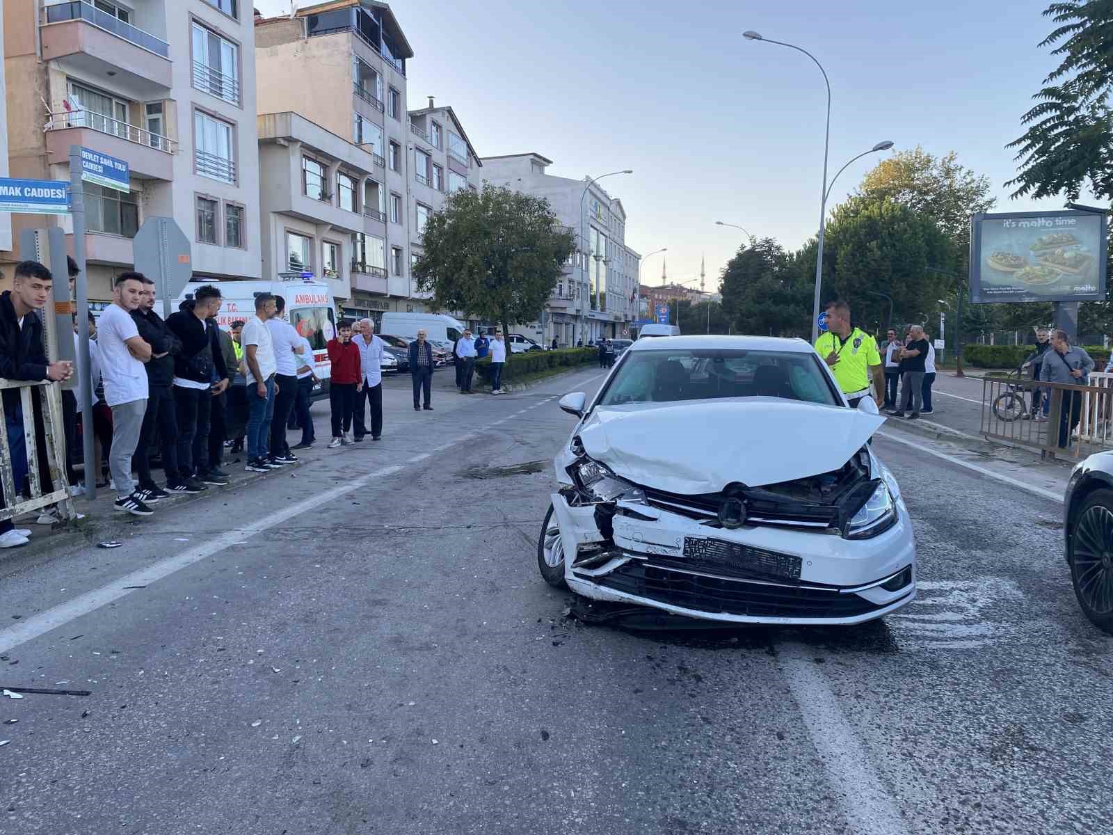 Ordu’da iki otomobil kafa kafaya çarpıştı: 4 yaralı
