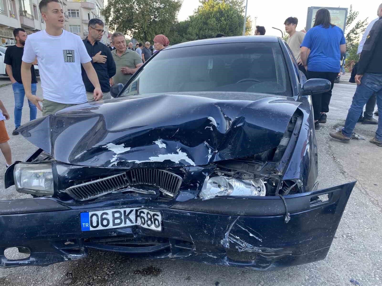 Ordu’da iki otomobil kafa kafaya çarpıştı: 4 yaralı
