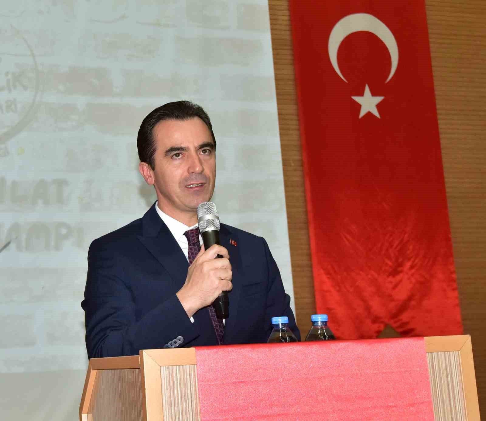 Bakan Yardımcısı Eminoğlu, Ahlat’ta gençlerle buluştu
