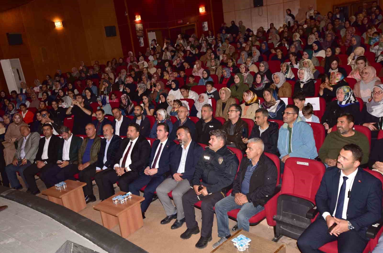 Ahlat’ta araştırmacı yazar Hayati İnanç söyleşisi yoğun ilgi gördü
