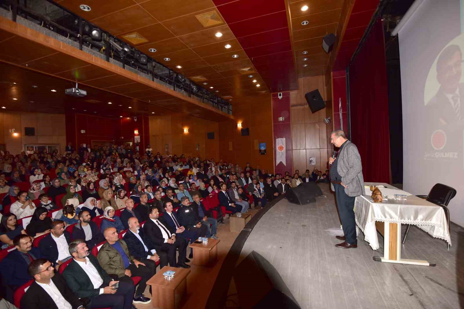 Ahlat’ta araştırmacı yazar Hayati İnanç söyleşisi yoğun ilgi gördü
