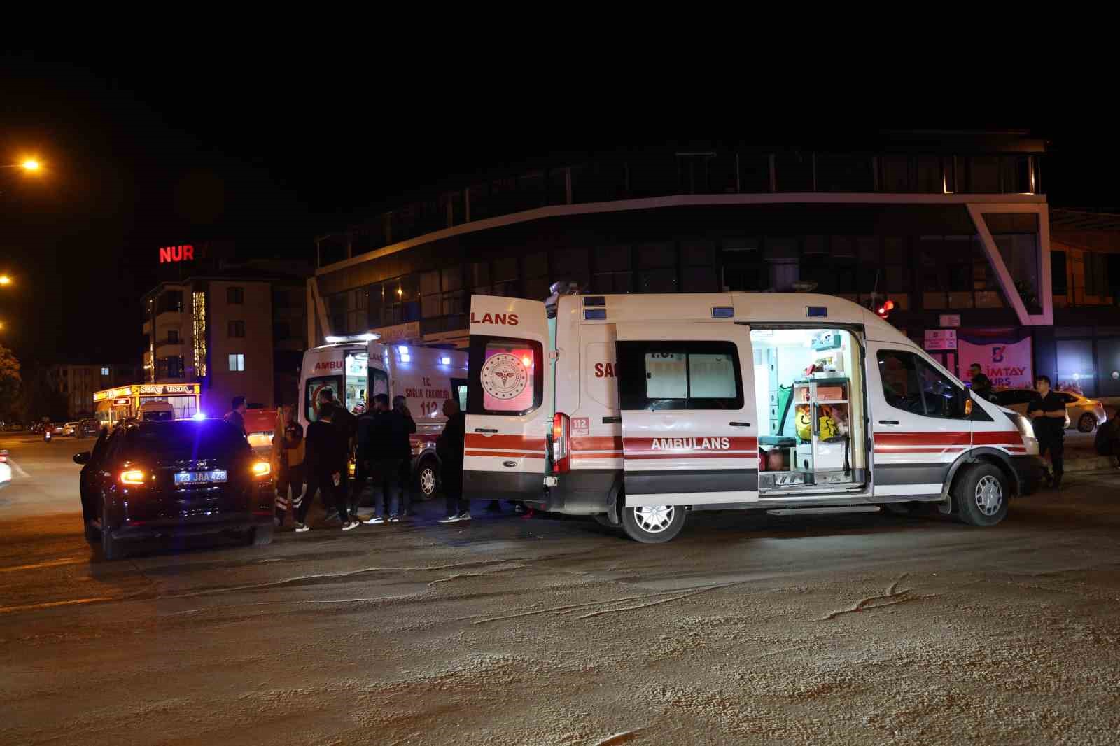 Elazığ’da jandarma aracı ile otomobil çarpıştı: 3 yaralı
