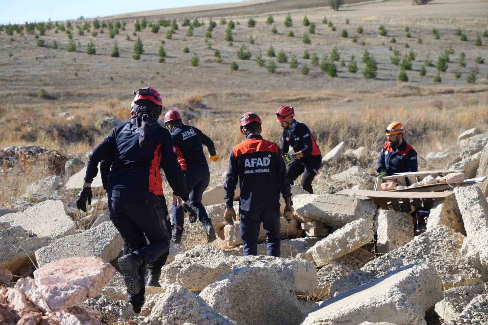 Bayburt’ta yapılan 5.8’lik deprem tatbikatı gerçeği aratmadı
