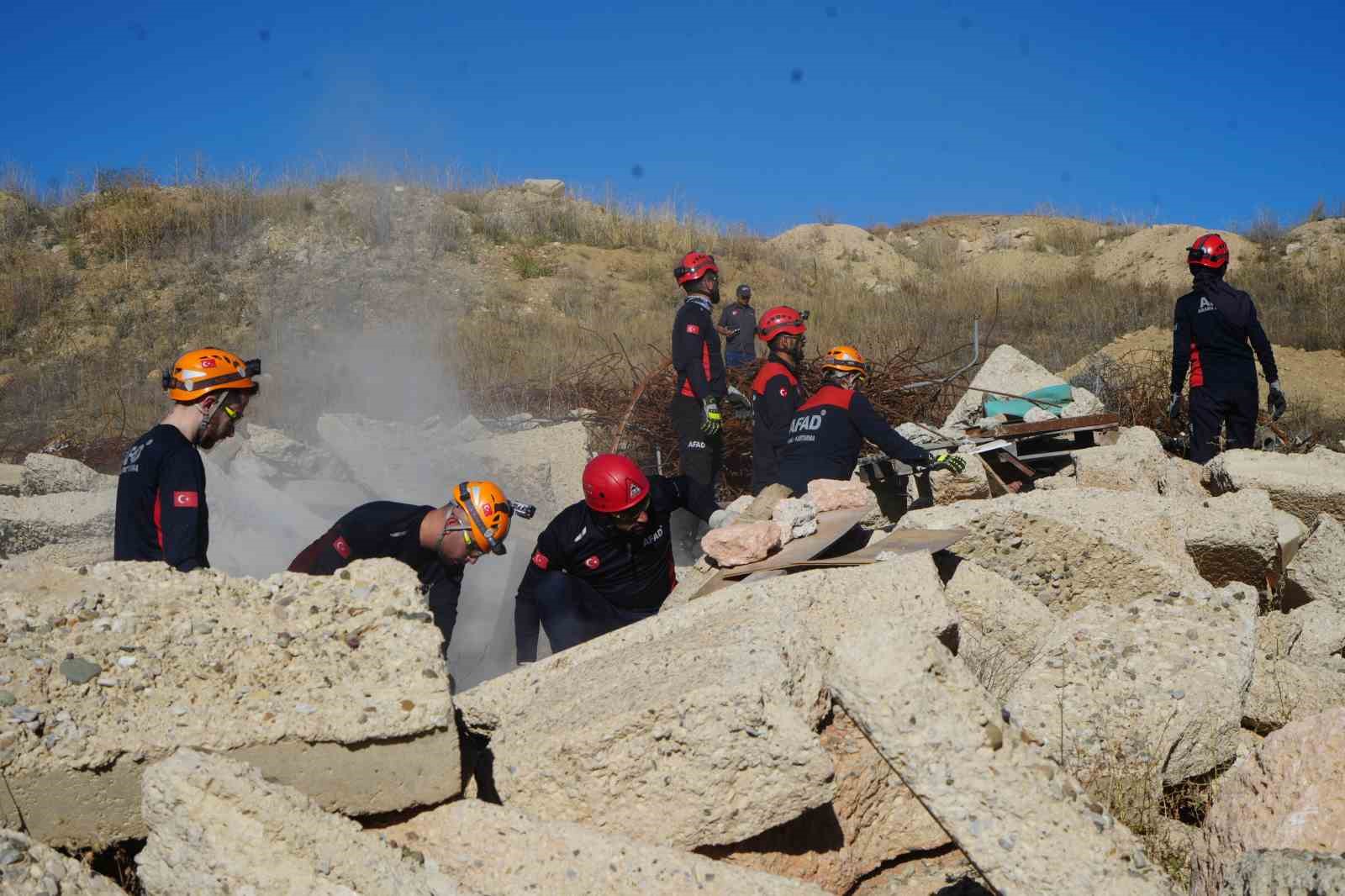 Bayburt’ta yapılan 5.8’lik deprem tatbikatı gerçeği aratmadı
