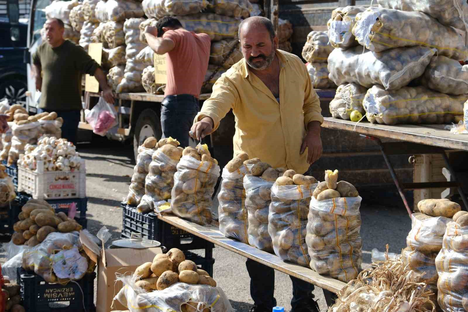 Vatandaşların kışlık patates ve soğan stoku başladı
