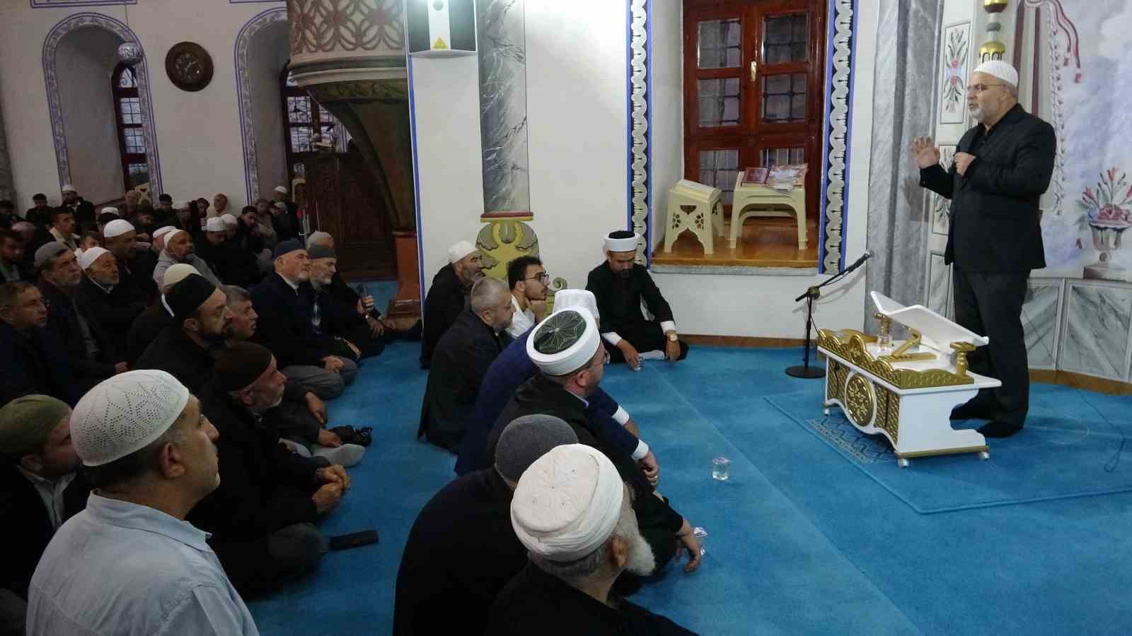 Kütahya’daki ’sabah namazı buluşması’na Diyanet İşleri Başkan Yardımcısı İşliyen de katıldı
