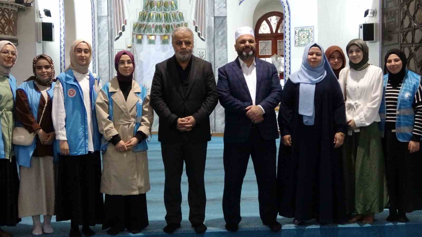 Kütahya’daki ’sabah namazı buluşması’na Diyanet İşleri Başkan Yardımcısı İşliyen de katıldı
