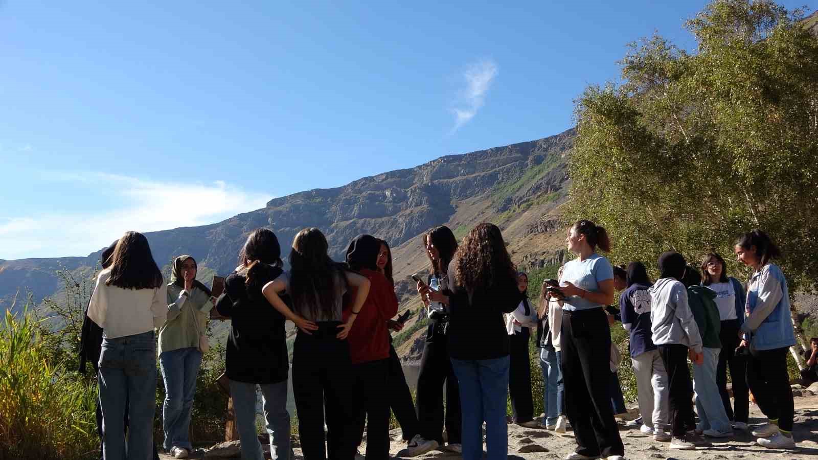 Nemrut Krater Gölü’ne ziyaretçi akını
