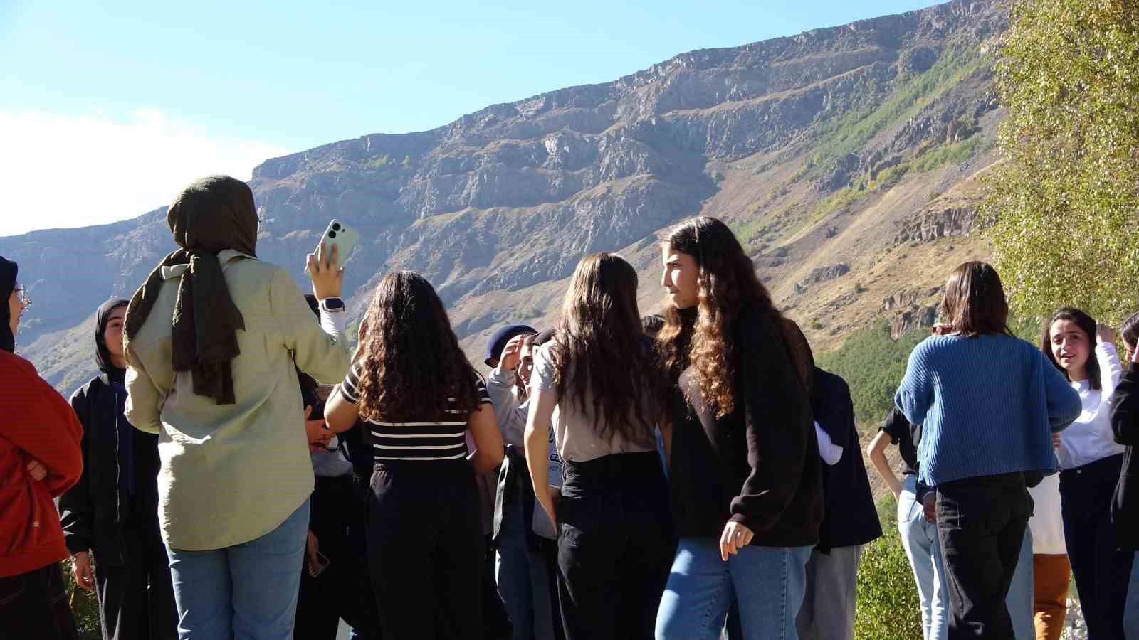 Nemrut Krater Gölü’ne ziyaretçi akını
