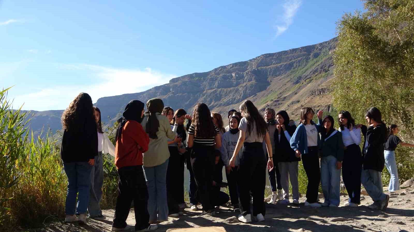 Nemrut Krater Gölü’ne ziyaretçi akını
