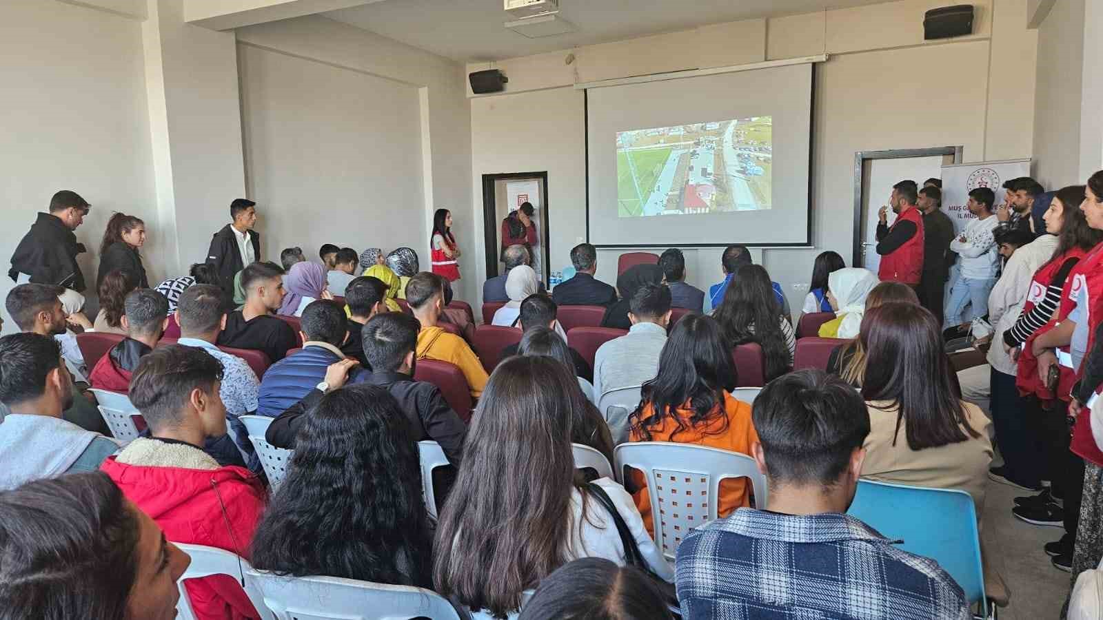 Varto’daki üniversite öğrencileri için ‘Çarşamba Semineri’ başladı
