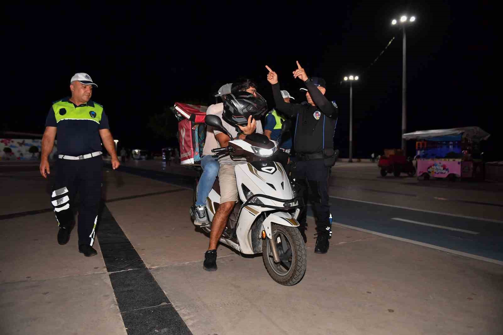 Mersin’de kaldırım işgallerine izin verilmiyor
