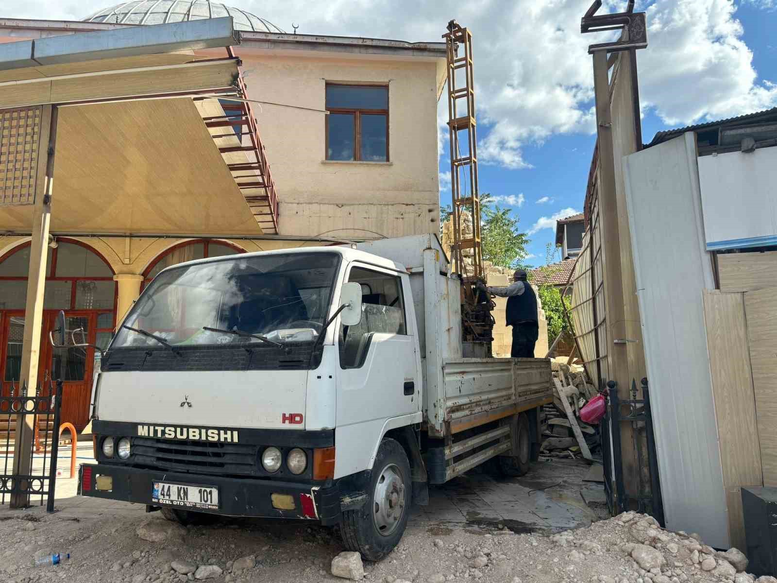 Malatya’da depremde hasar alan tarihi camiler ayağa kaldırılıyor
