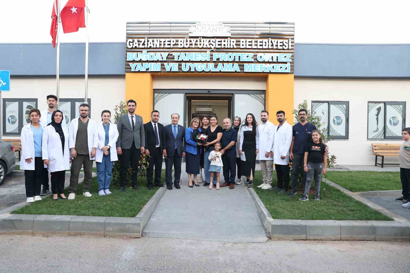 Dolandırılan depremzede Senem için Gaziantep’te yeni protez çalışmaları başladı
