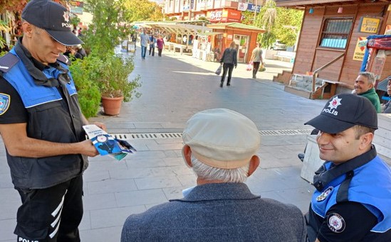 Emniyet güçleri vatandaşı bilgilendiriyor
