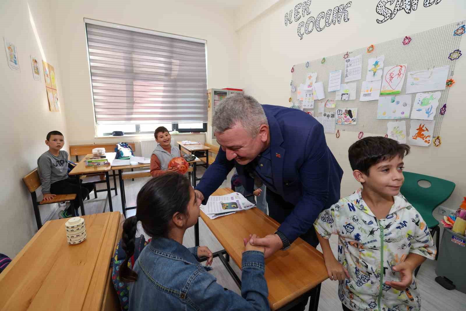 Başkan Çelik: “Eğitime destek olmaya devam edeceğiz”
