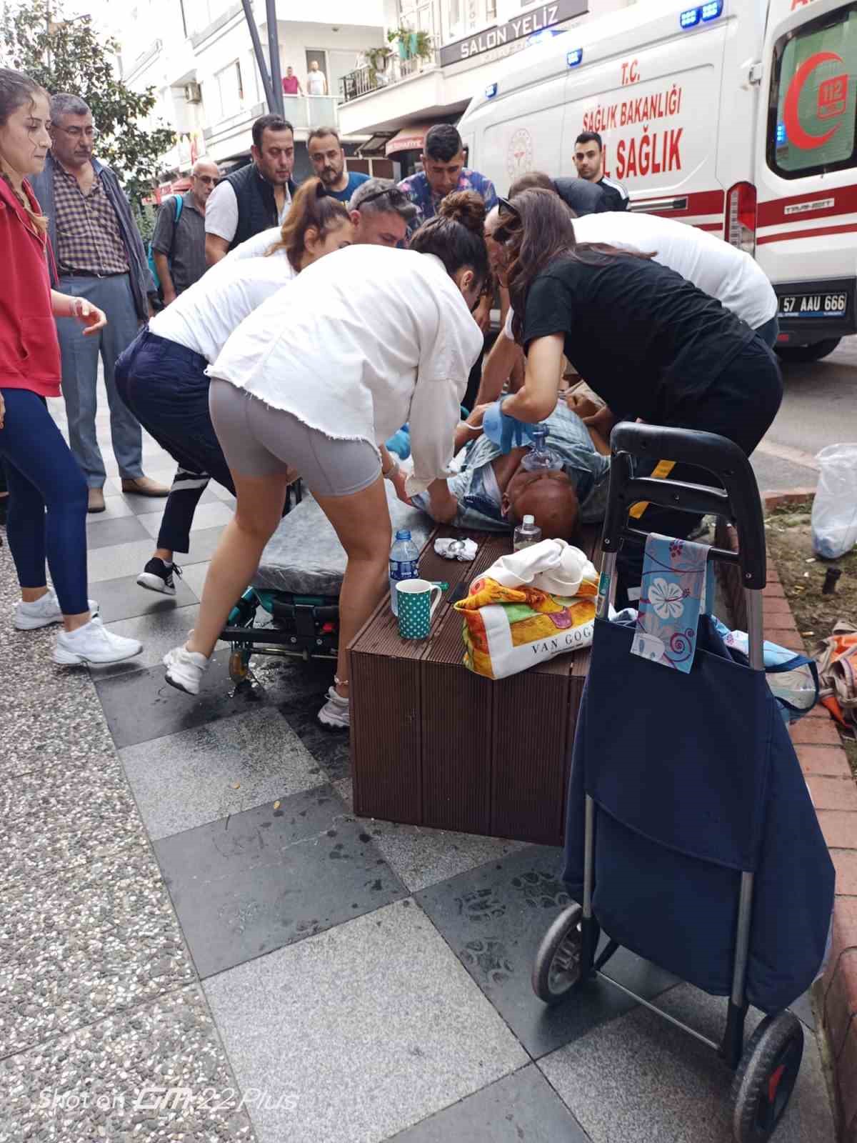 Cadde ortasında kalp krizi geçiren vatandaşa ilk müdahale hemşirelerden
