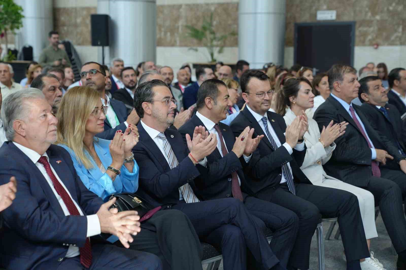 Başkan Kasapoğlu, Denizlili tekstilcileri fuarda yalnız bırakmadı
