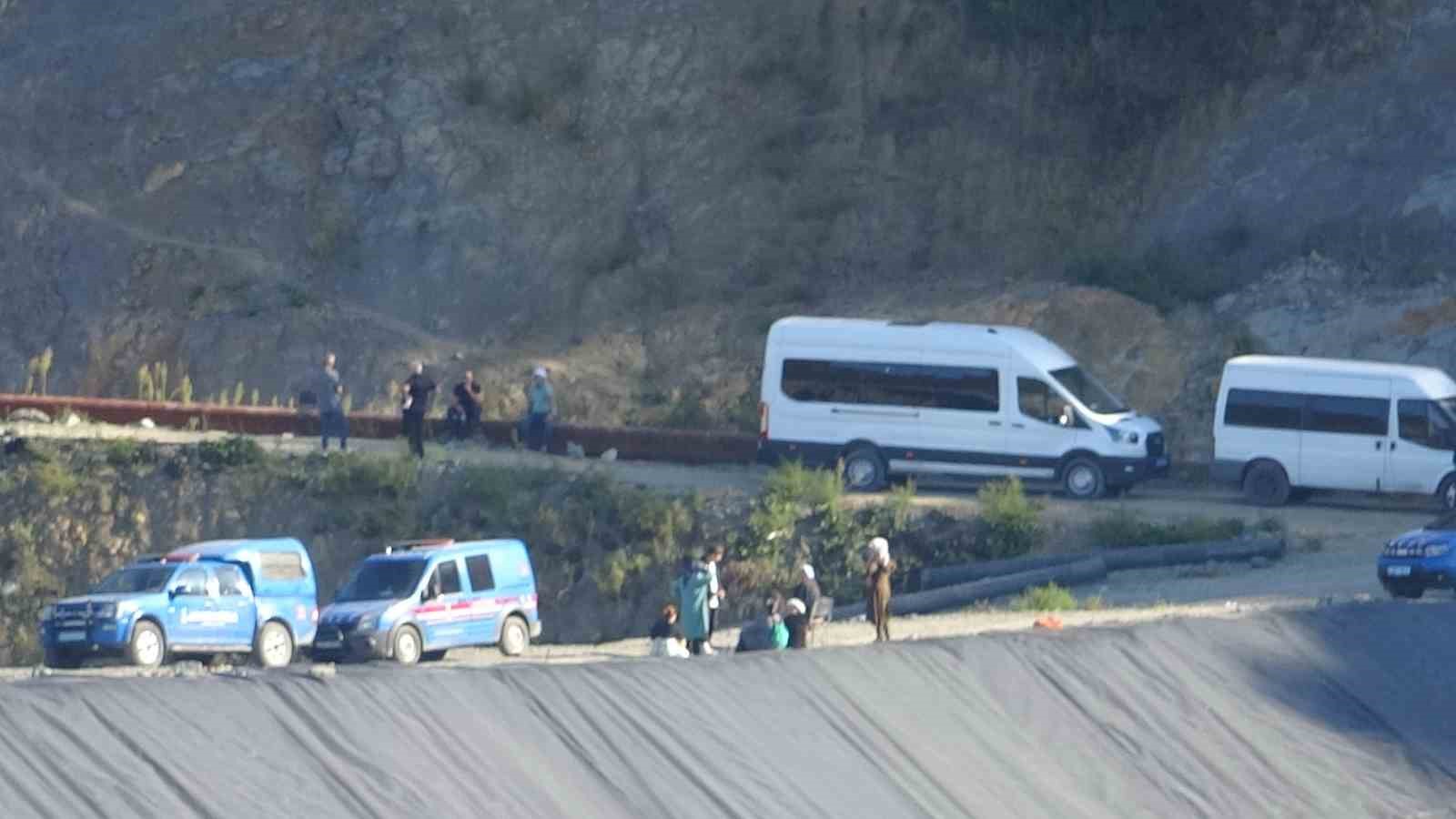 Defne yaprağı toplamak için gittiği ormanda kaybolan kadını jandarma buldu
