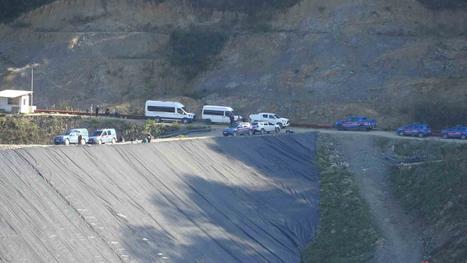 Defne yaprağı toplamak için gittiği ormanda kaybolan kadını jandarma buldu
