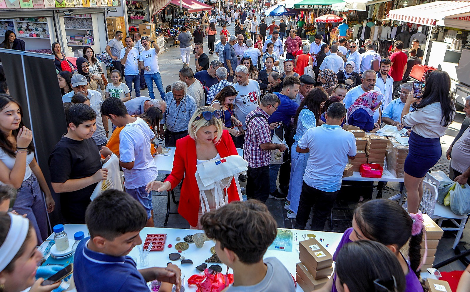 Sürdürülebilir yaşam için doğa dostu projeler Bayraklı’da tanıtıldı
