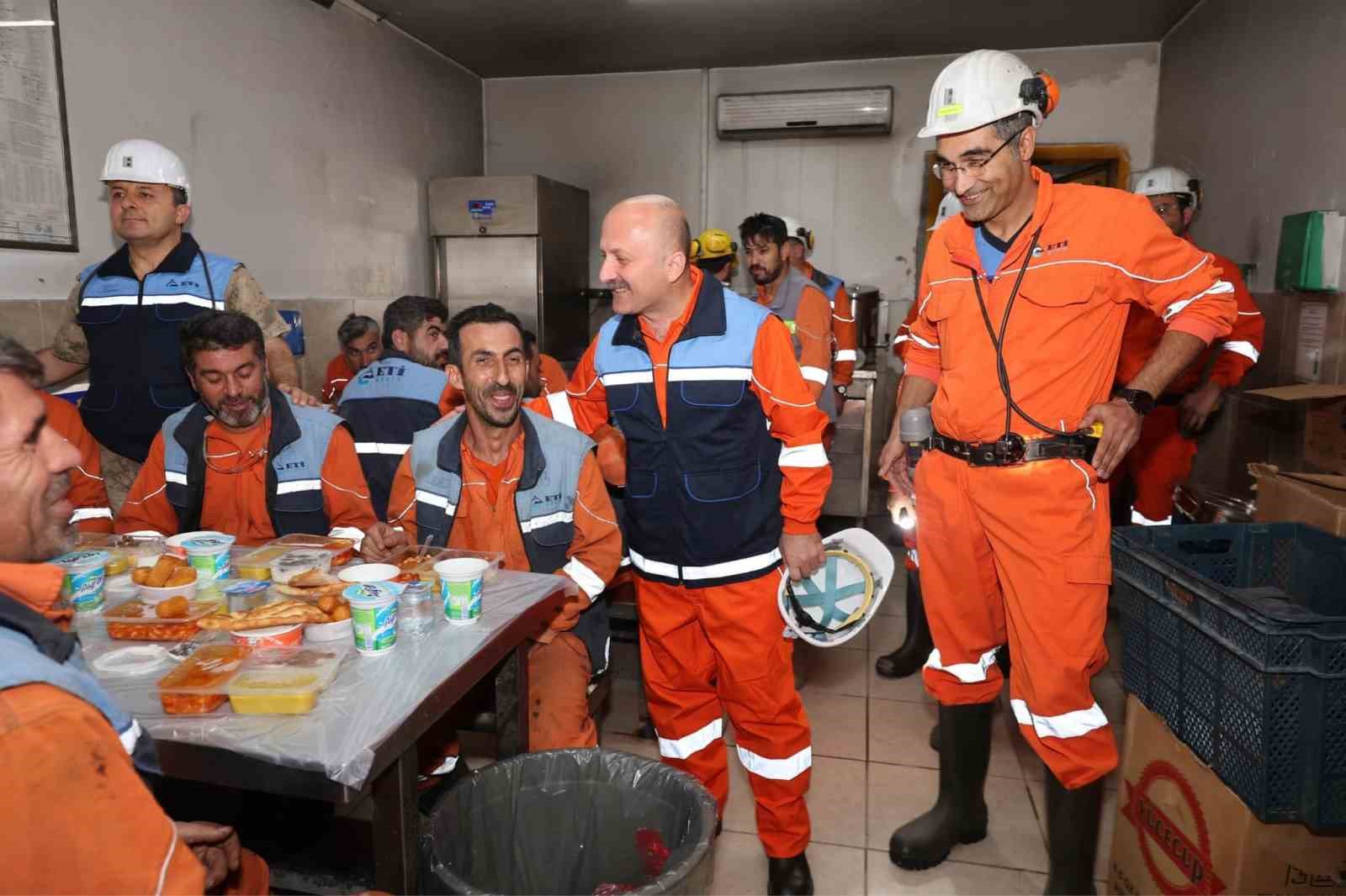 Vali Varol, maden ocağında incelemelerde bulundu
