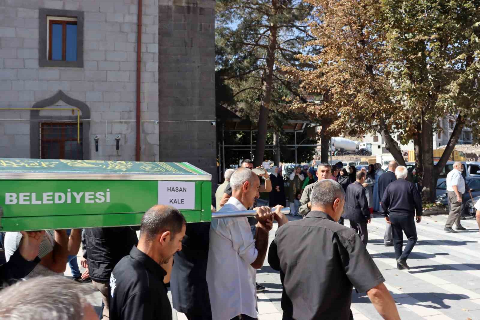 Kazada hayatını kaybeden öğretmen toprağa verildi
