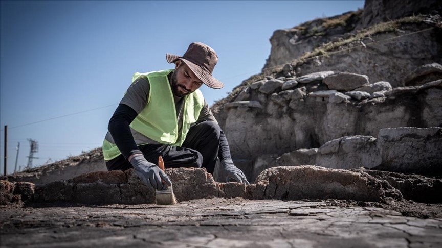 Höyükteki 7 bin yıllık tarih, tez çalışmalarına ilham veriyor
