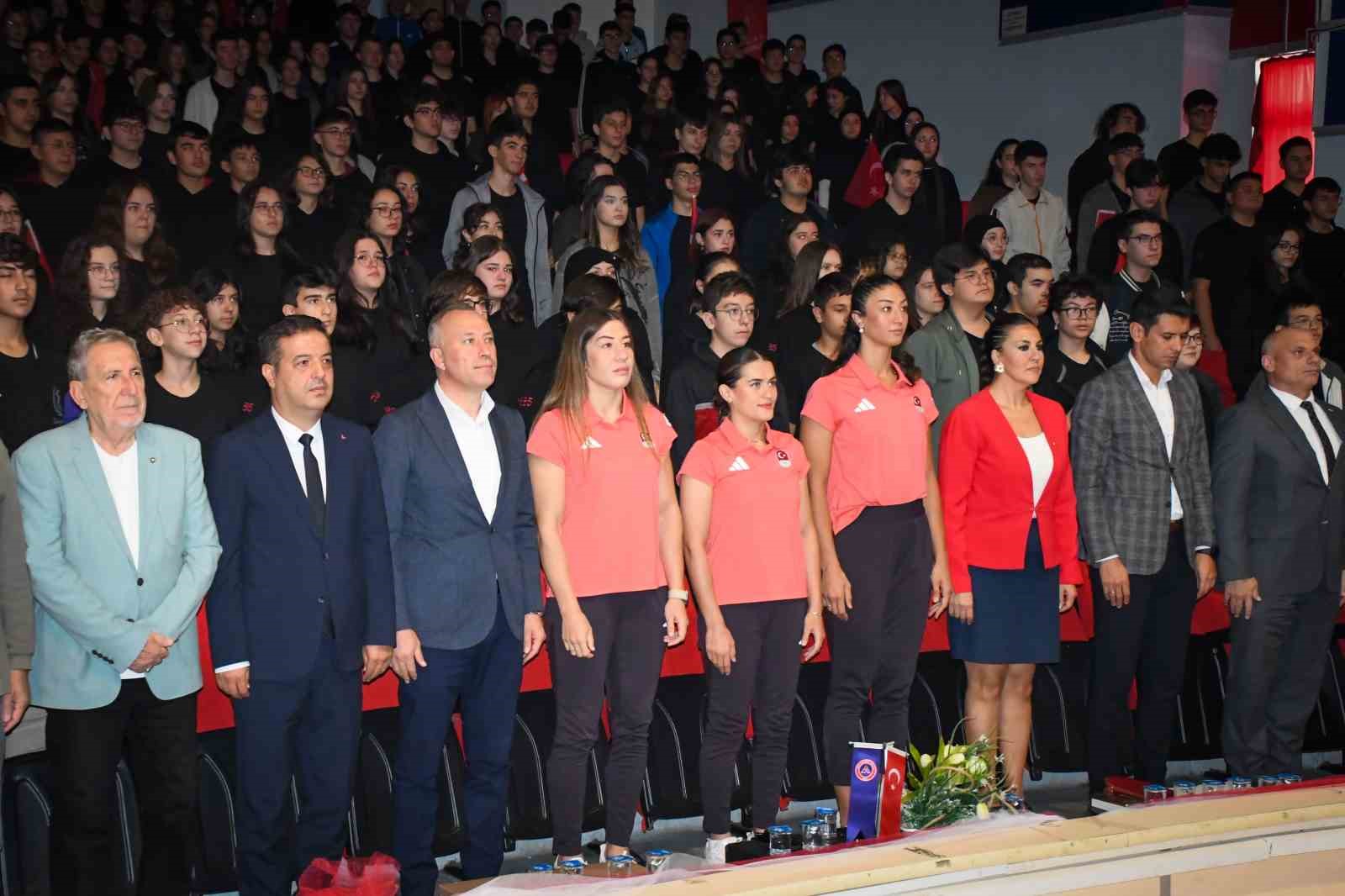 “Zirvedeki Sporcu Buluşmaları” Gençlere İlham Verdi
