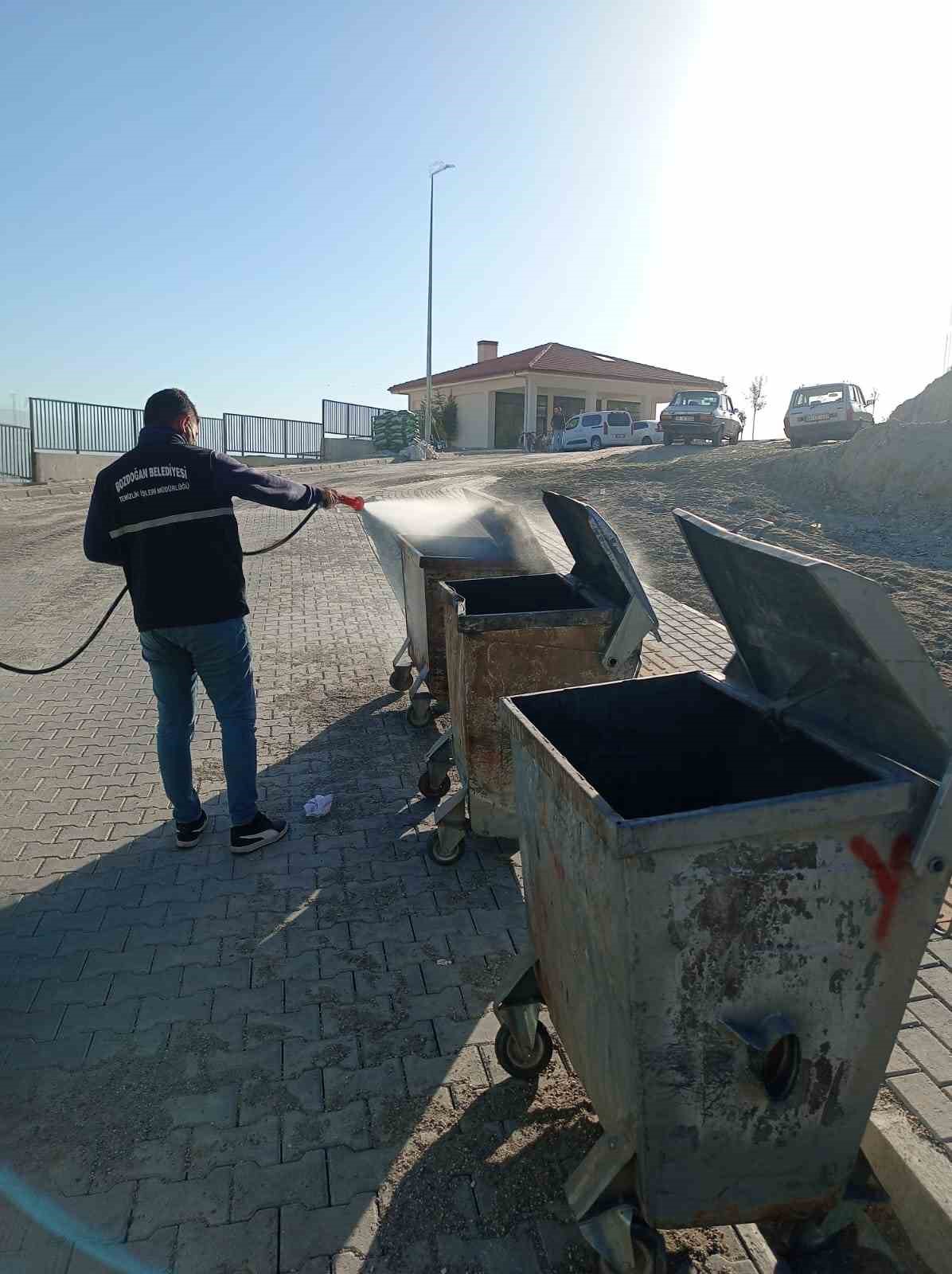 Bozdoğan Belediyesi’nden çöp konteyneri temizliği çalışmaları devam ediyor
