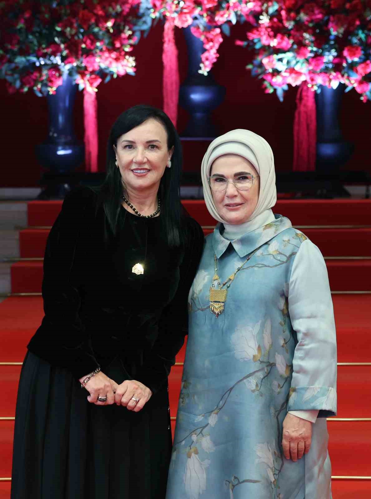 Emine Erdoğan, Tiran’da Ulusal Opera ve Bale Tiyatrosu ile Tugaylar Sarayı’nı ziyaret etti
