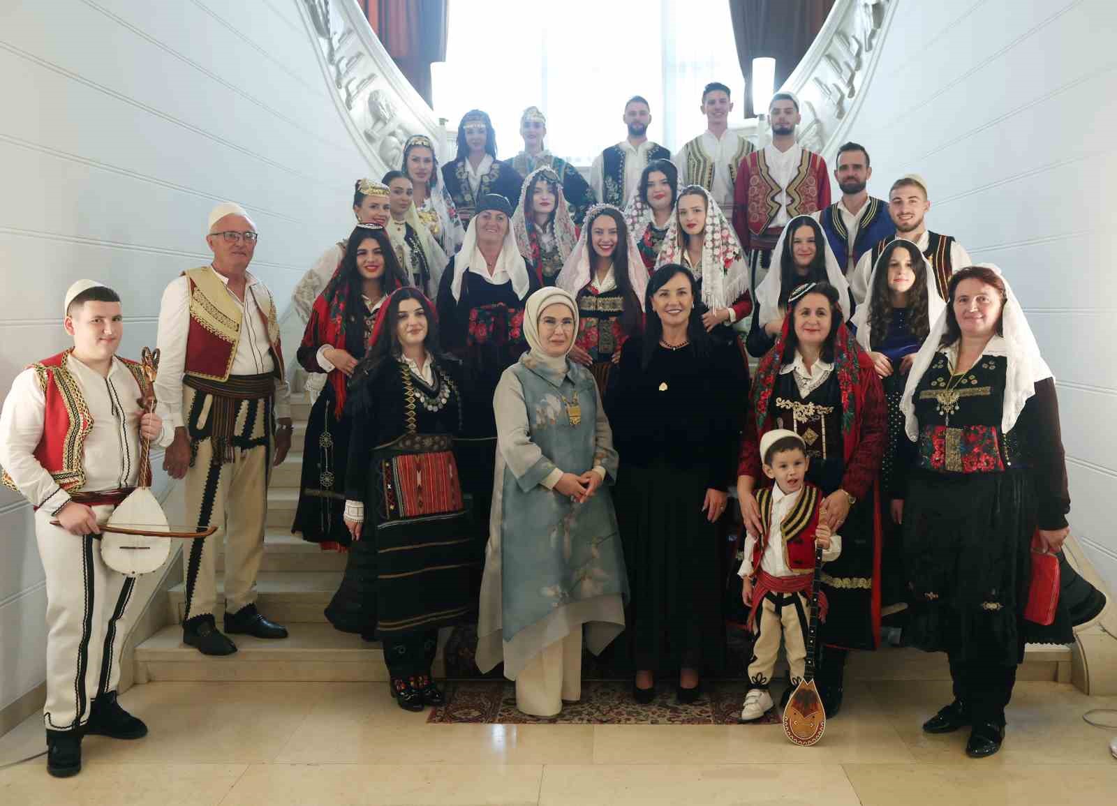 Emine Erdoğan, Tiran’da Ulusal Opera ve Bale Tiyatrosu ile Tugaylar Sarayı’nı ziyaret etti
