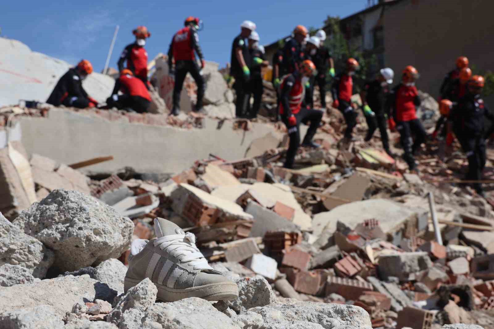 Konya’daki deprem tatbikatı gerçeğini aratmadı
