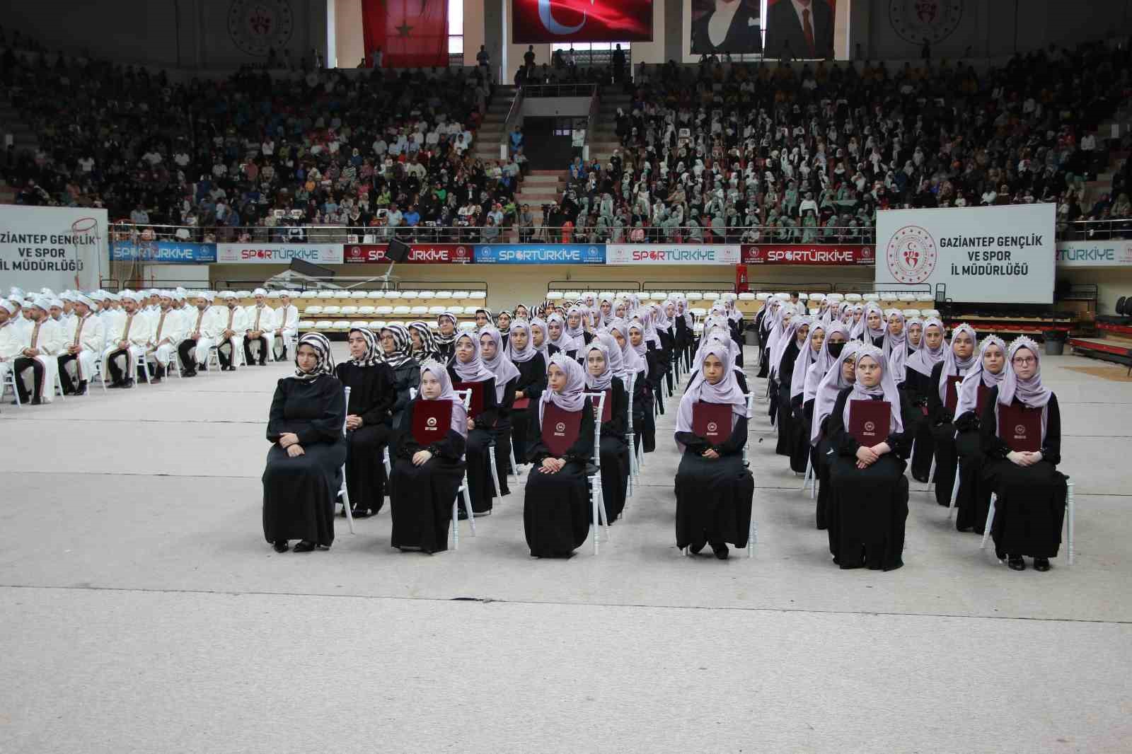 Gaziantep’te 227 hafızlık öğrencisi icazet belgesi aldı
