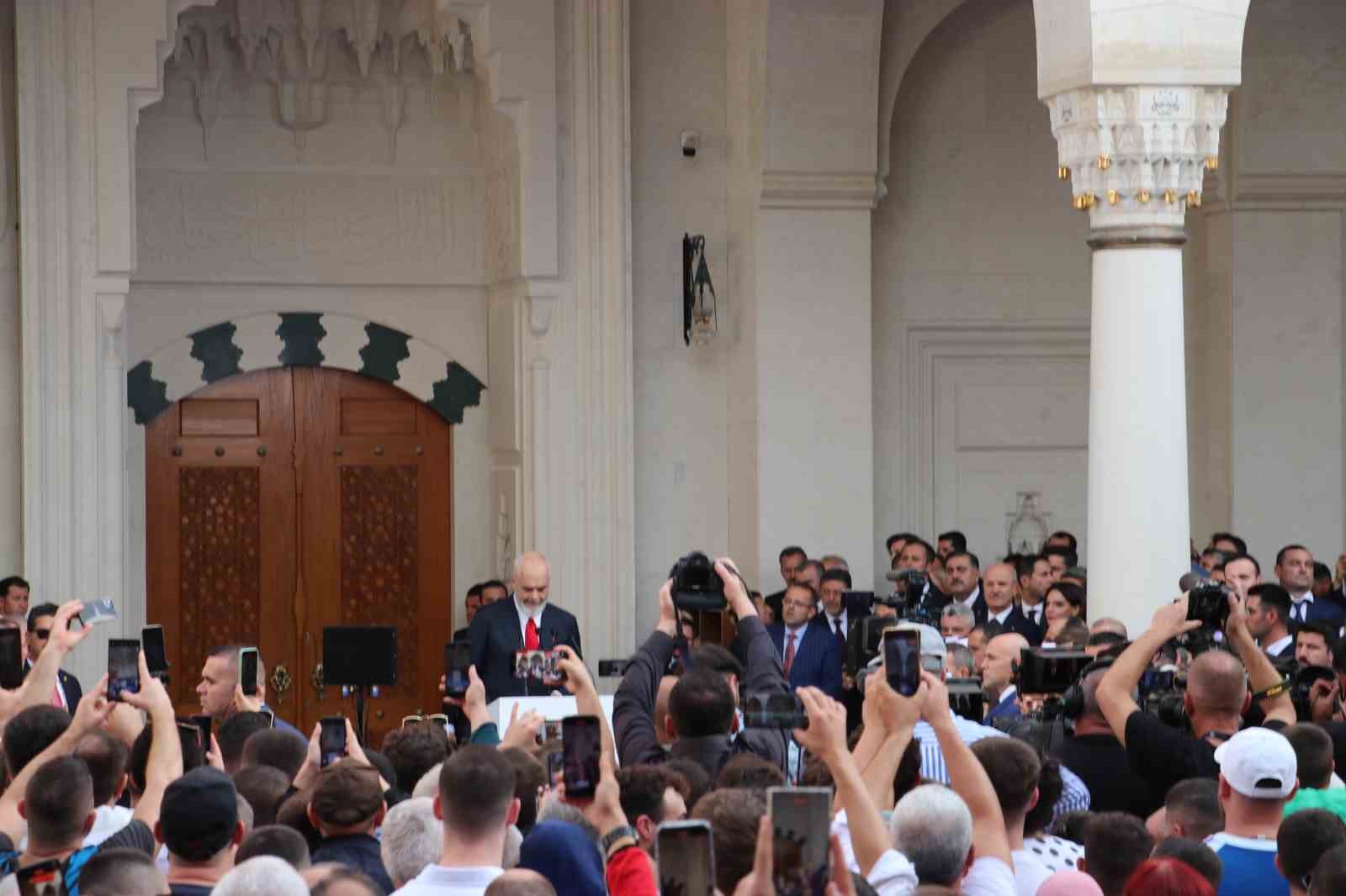 Cumhurbaşkanı Erdoğan ile Arnavutluk Başbakanı Rama, Namazgah Camii’ni ibadete açtı
